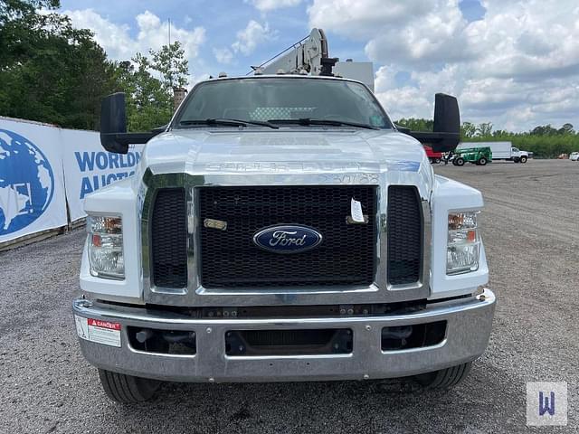 Image of Ford F-750 equipment image 2