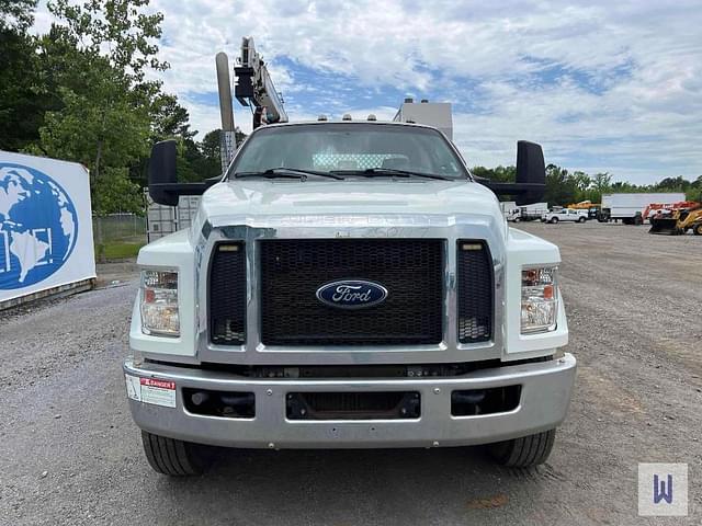 Image of Ford F-750 equipment image 2