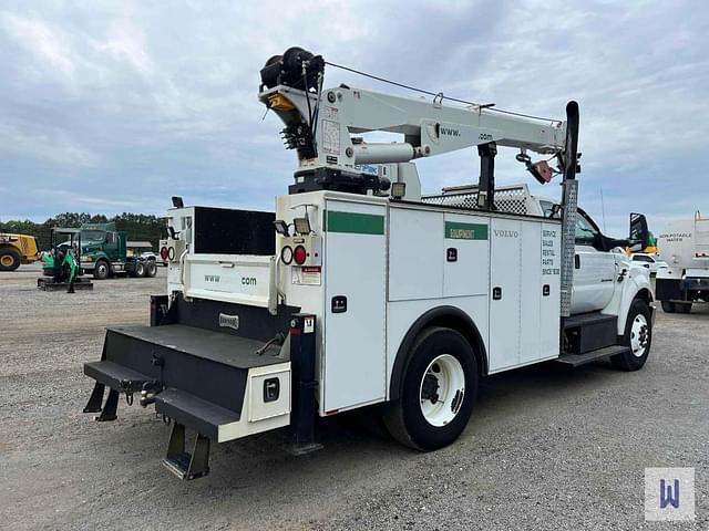 Image of Ford F-750 equipment image 4