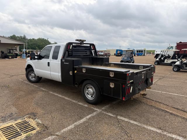 Image of Ford F-250 equipment image 3