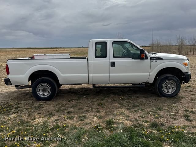 Image of Ford F-250 equipment image 3