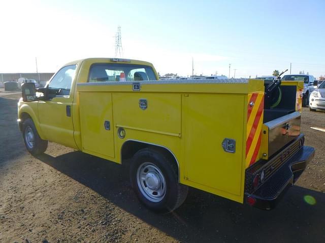 Image of Ford F-250 equipment image 3