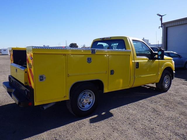 Image of Ford F-250 equipment image 2