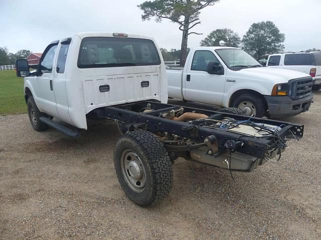 Image of Ford F-350 equipment image 3