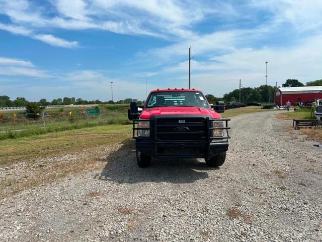 Image of Ford F-350 equipment image 1