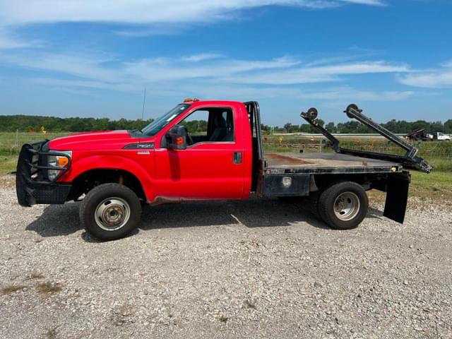 Image of Ford F-350 equipment image 3