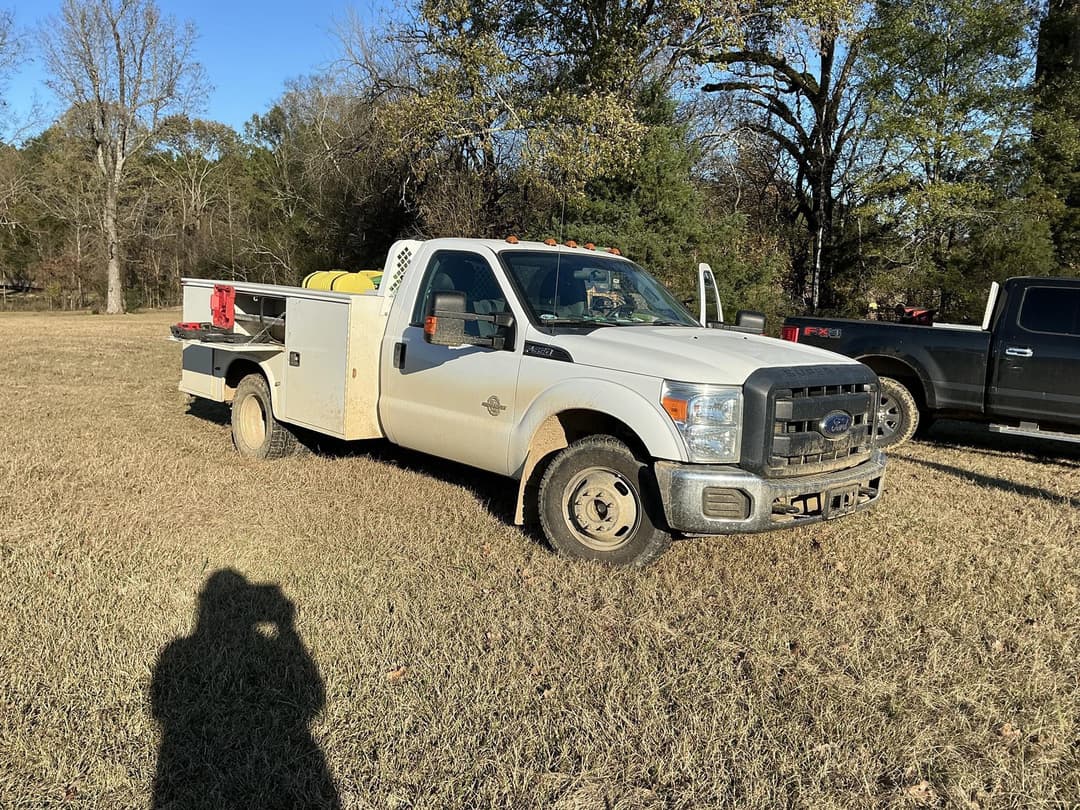 Image of Ford F-350 Primary image