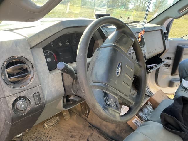 Image of Ford F-350 equipment image 4