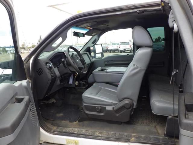 Image of Ford F-350 equipment image 4
