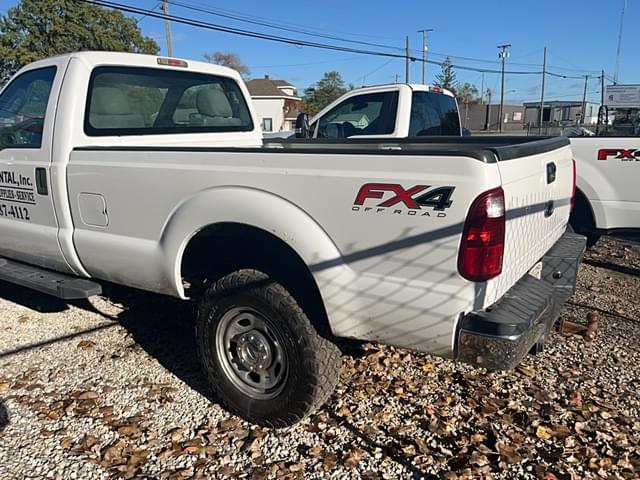 Image of Ford F-350 equipment image 3