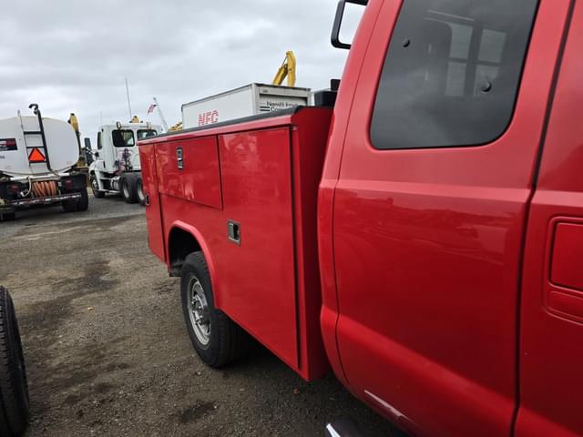 Image of Ford F-350 equipment image 4