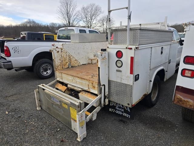 Image of Ford F-350 equipment image 4