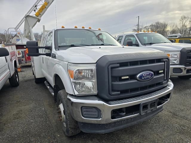 Image of Ford F-350 equipment image 2