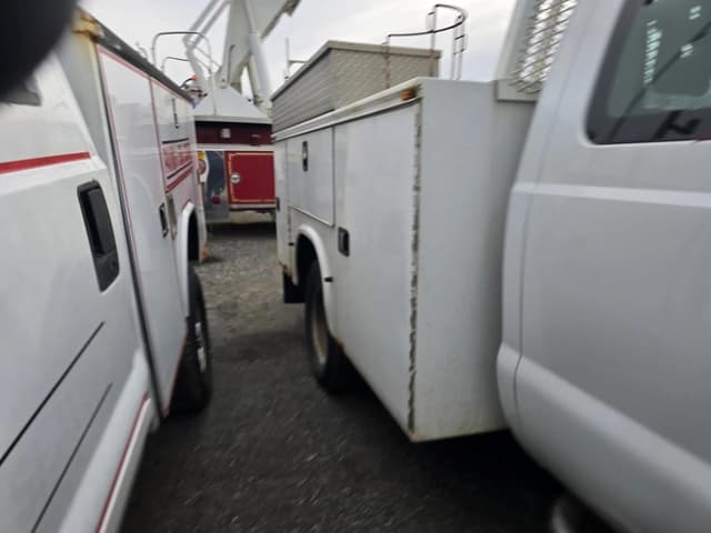 Image of Ford F-350 equipment image 3