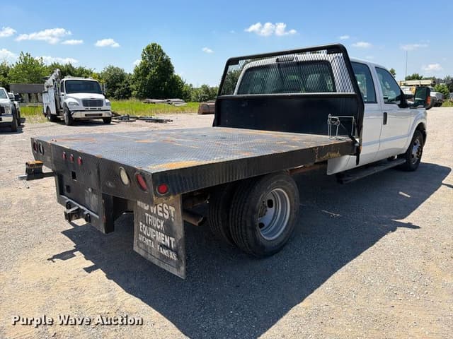Image of Ford F-350 equipment image 4