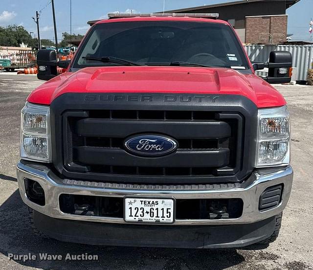 Image of Ford F-350 equipment image 1