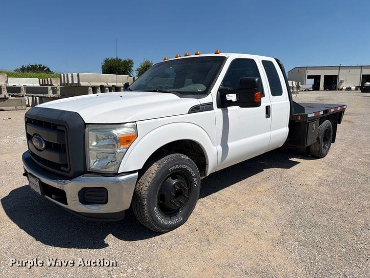 2016 Ford F-350 Equipment Image0