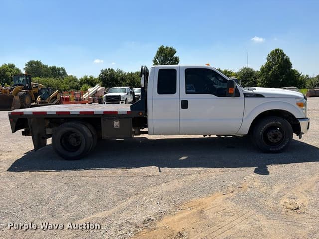 Image of Ford F-350 equipment image 3