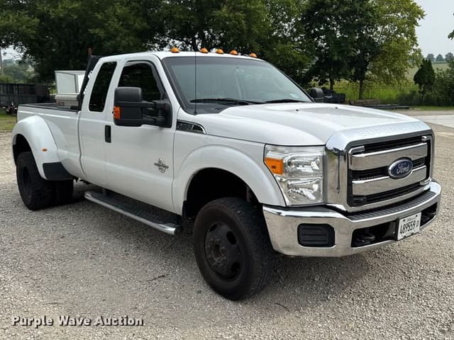 Image of Ford F-350 equipment image 2