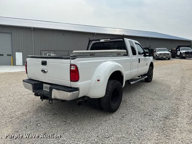 Image of Ford F-350 equipment image 4