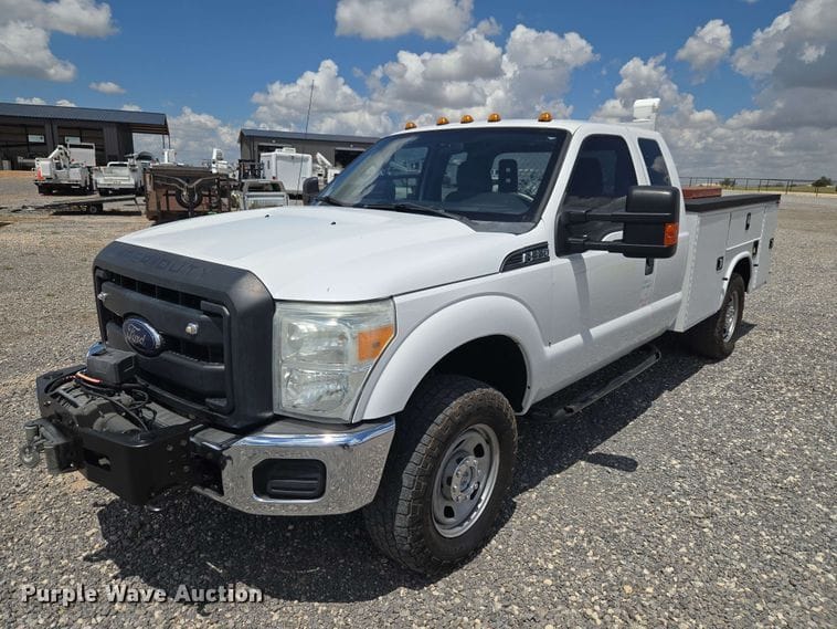 2016 Ford F-350 Equipment Image0