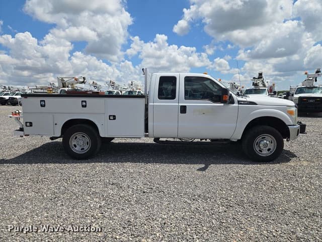 Image of Ford F-350 equipment image 3