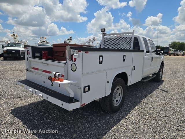 Image of Ford F-350 equipment image 4