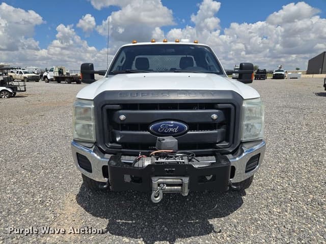 Image of Ford F-350 equipment image 1