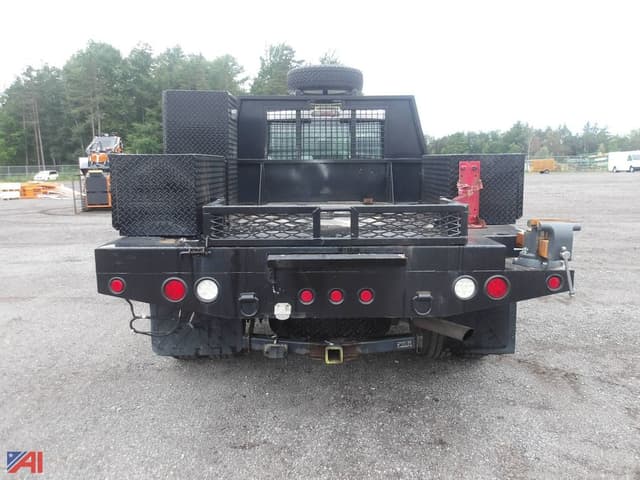 Image of Ford F-350 equipment image 3