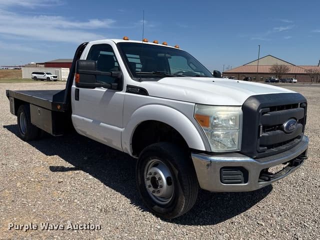 Image of Ford F-350 equipment image 2