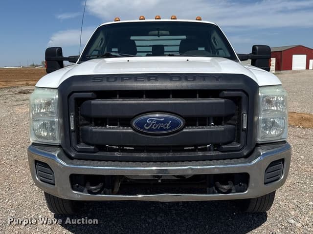 Image of Ford F-350 equipment image 1