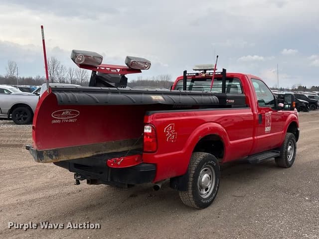 Image of Ford F-350 equipment image 4