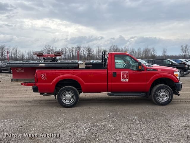 Image of Ford F-350 equipment image 3