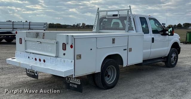 Image of Ford F-350 equipment image 4