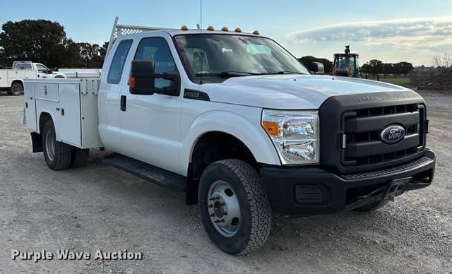Image of Ford F-350 equipment image 2