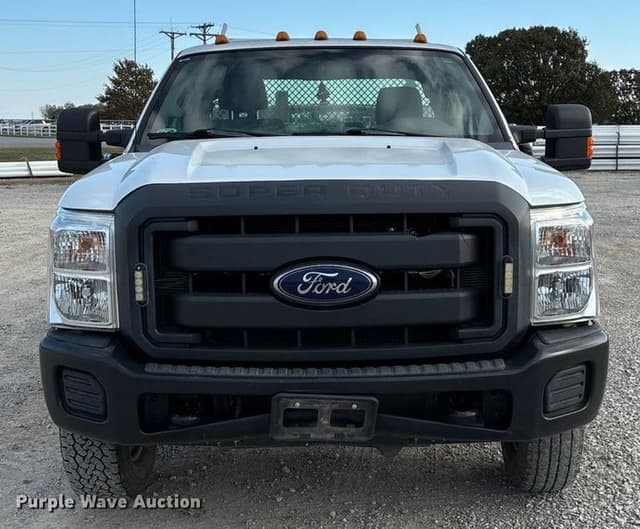 Image of Ford F-350 equipment image 1