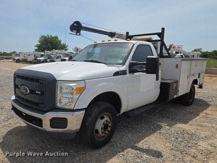 2016 Ford F-350 Equipment Image0