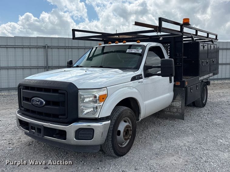 2016 Ford F-350 Equipment Image0
