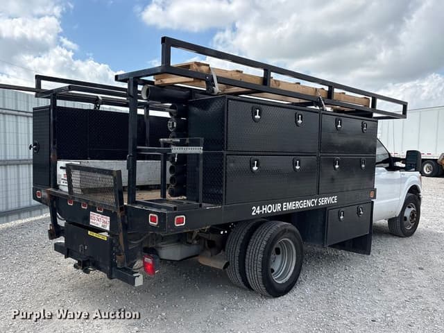 Image of Ford F-350 equipment image 4