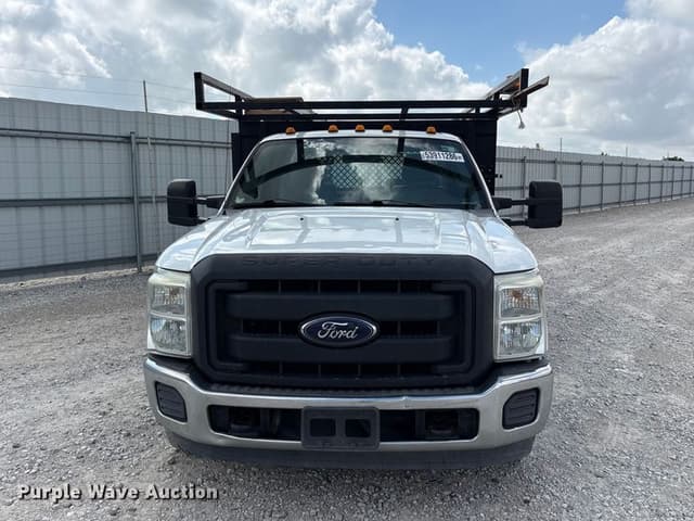 Image of Ford F-350 equipment image 1