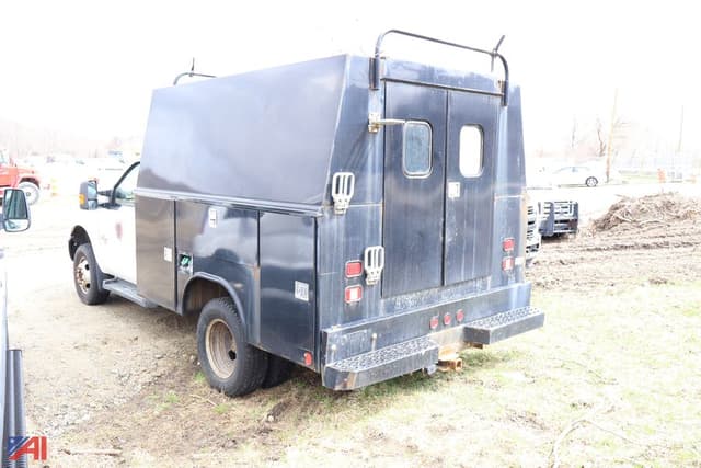 Image of Ford F-350 equipment image 3