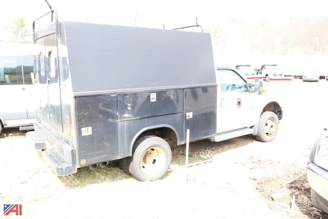 Image of Ford F-350 equipment image 2