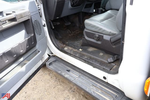 Image of Ford F-350 equipment image 4