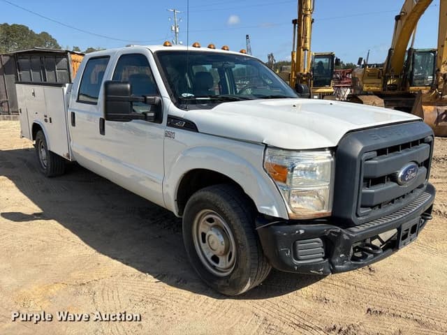 Image of Ford F-350 equipment image 2