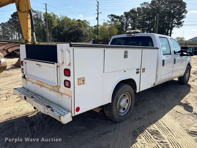 Image of Ford F-350 equipment image 4