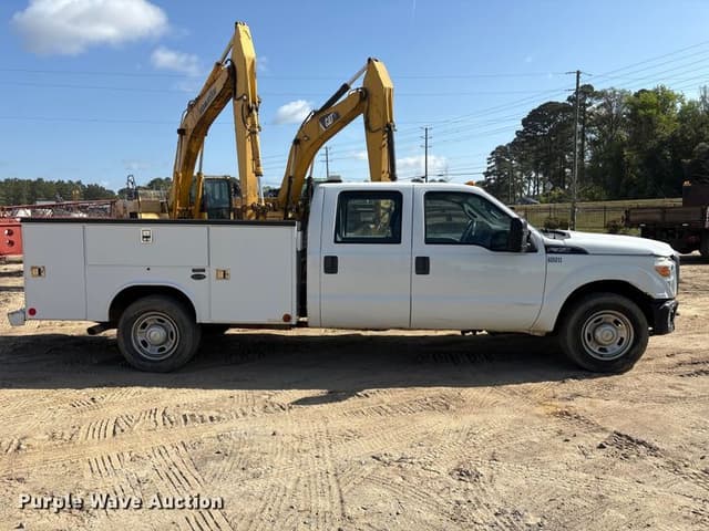 Image of Ford F-350 equipment image 3