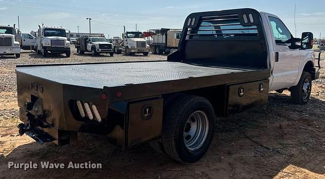 Image of Ford F-350 equipment image 4