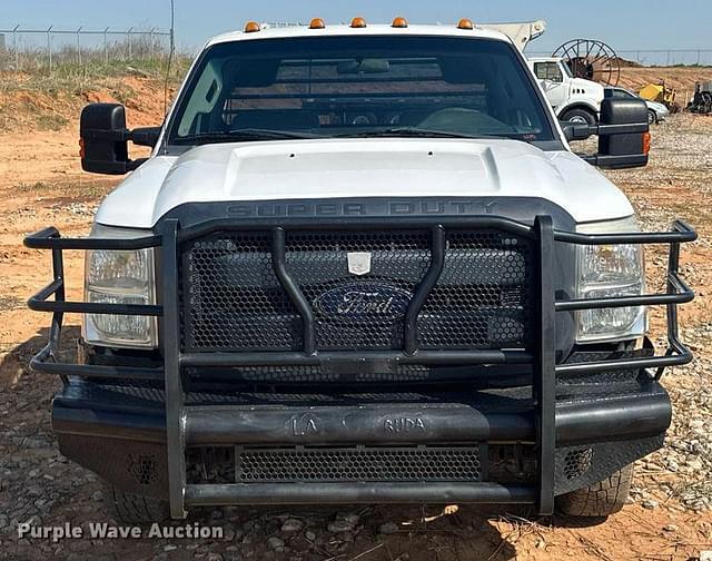 Image of Ford F-350 equipment image 1