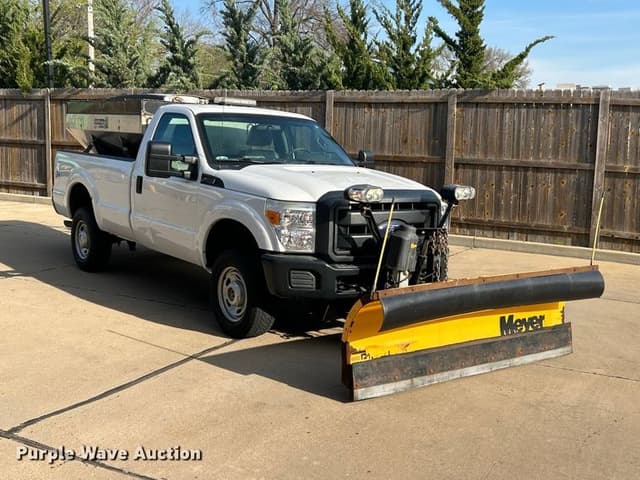 Image of Ford F-350 equipment image 2