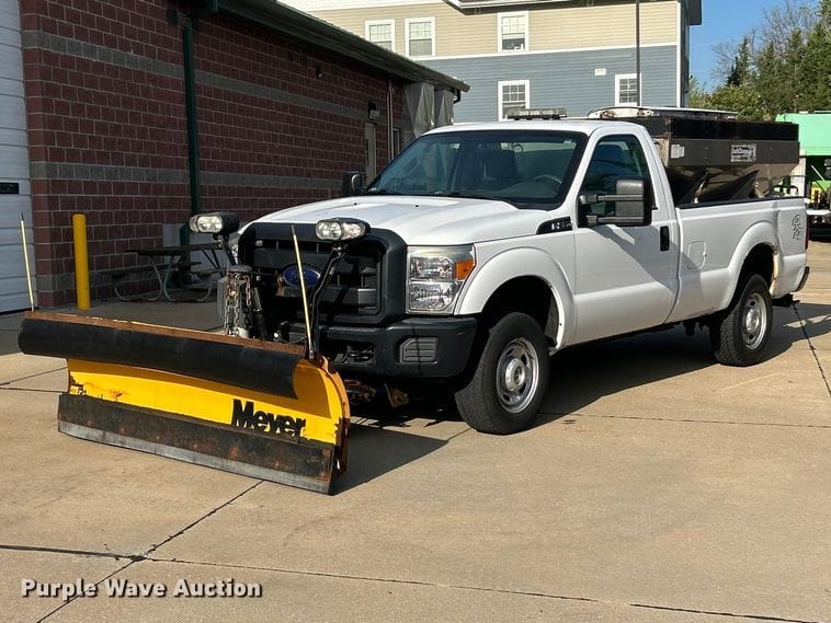 2016 Ford F-350 Equipment Image0
